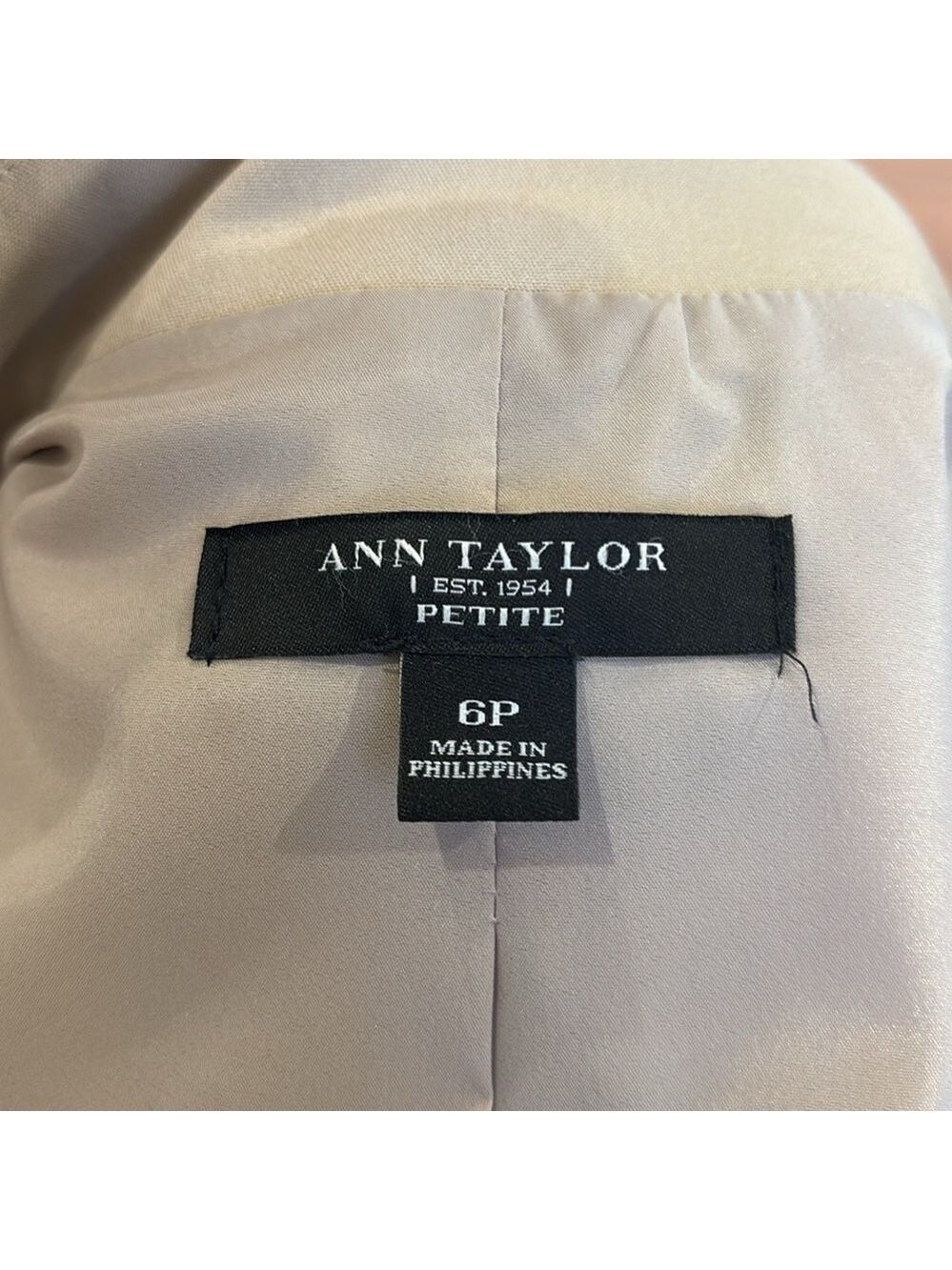 SAFARI STYLE CROPPED JACKET W A MANDARIN COLLAR & 4 FLAP POCKETS EUC 6P - Picture 8 of 9